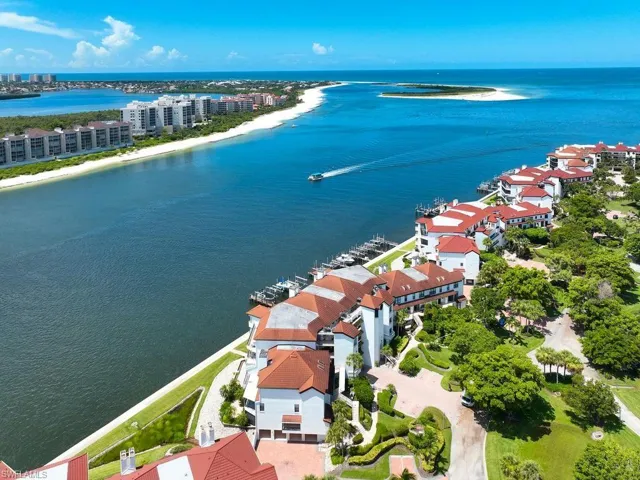 502 La Peninsula Blvd 502, Naples, Florida 34113