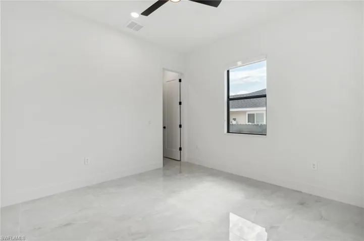Empty room with ceiling fan