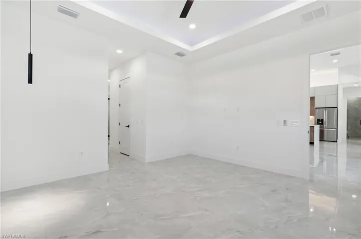 Empty room featuring ceiling fan