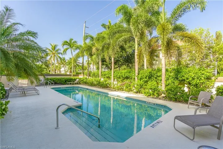 651 10th Ave S C651, Naples, Florida 34102