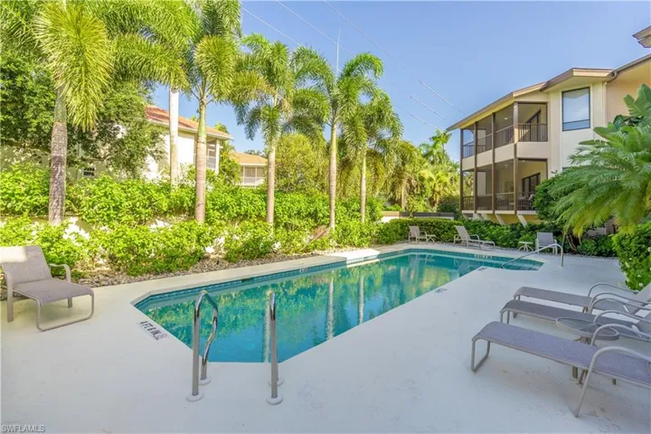 651 10th Ave S C651, Naples, Florida 34102