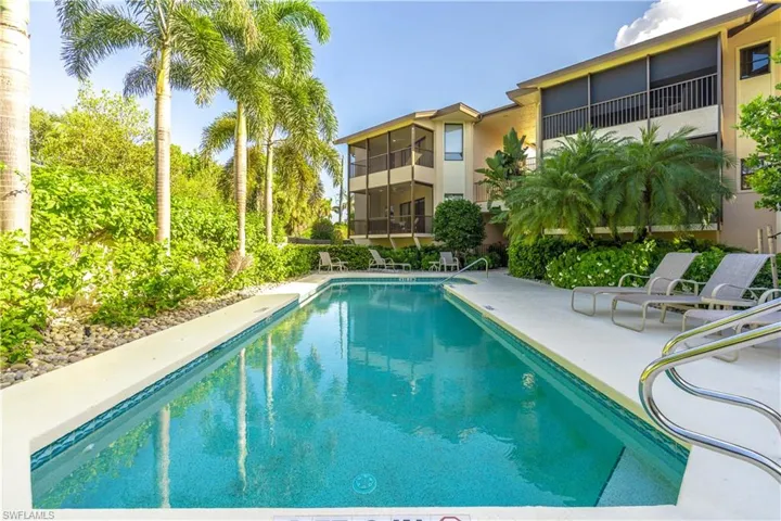 651 10th Ave S C651, Naples, Florida 34102