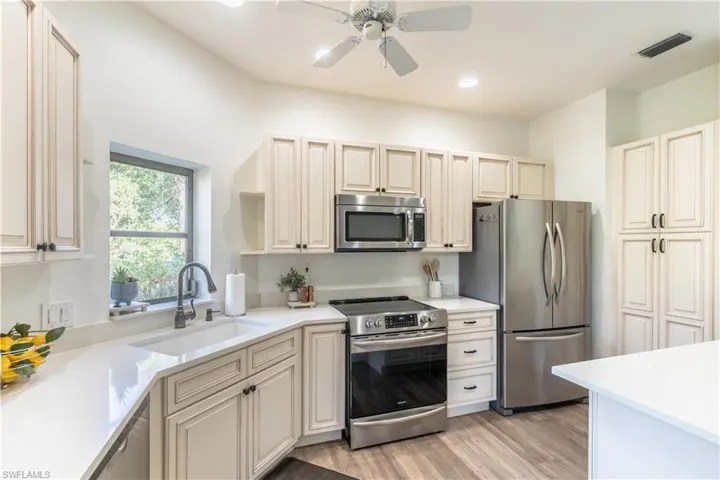 651 10th Ave S C651, Naples, Florida 34102