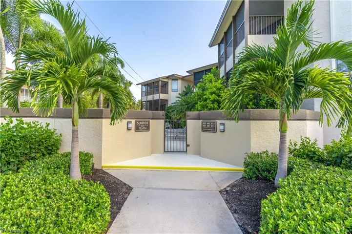 651 10th Ave S C651, Naples, Florida 34102