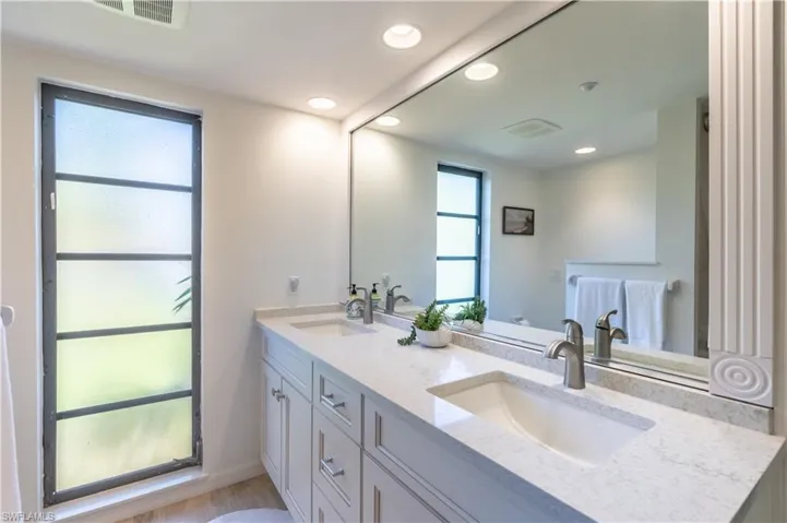 651 10th Ave S C651, Naples, Florida 34102