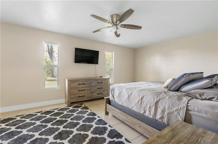 330 SW 28th TER, CAPE CORAL FL 33914
