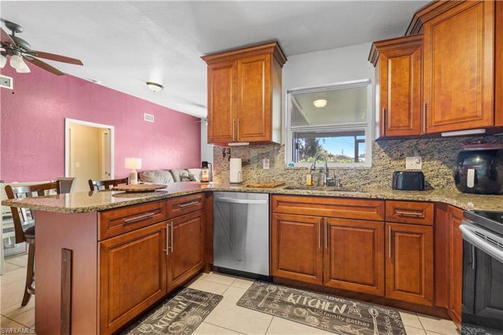 330 SW 28th TER, CAPE CORAL FL 33914