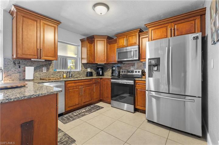 330 SW 28th TER, CAPE CORAL FL 33914