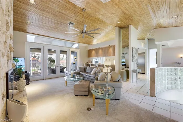 Great living/relaxing/family room. Tons of light, all inclusive living.