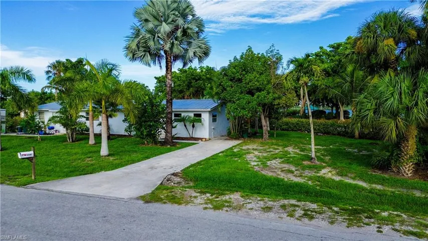 View of front of property featuring a front lawn