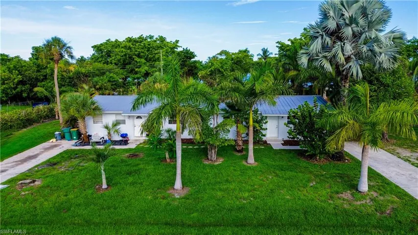 View of front of house with a front lawn