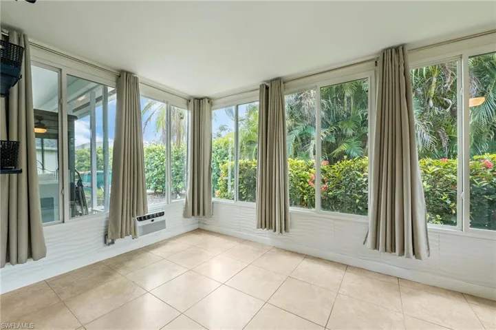 The extra spacious lanai is air conditioned, too and there's lots of space to suit your needs.