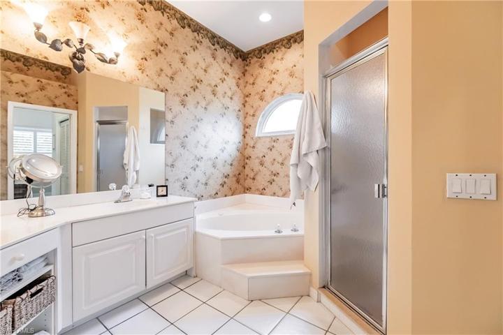 4320 Mistlethrush LN, NAPLES FL 34119