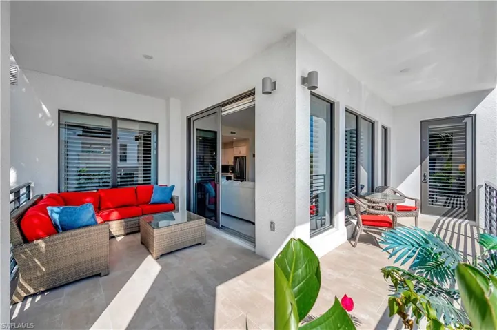 L shaped lanai