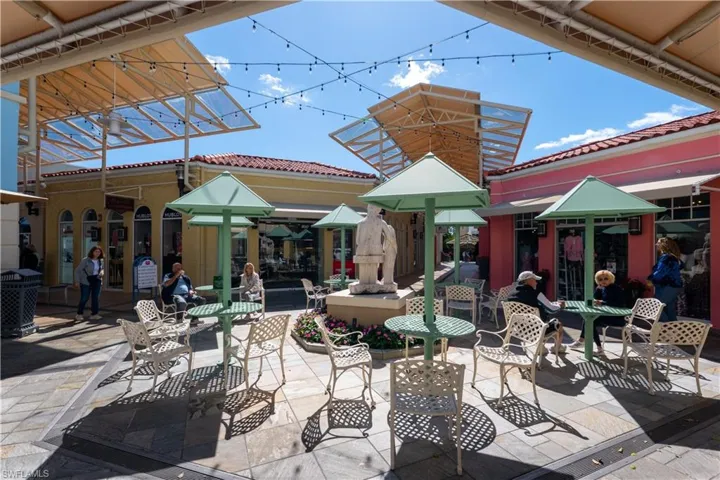 The Village Shops at Venetian Bay