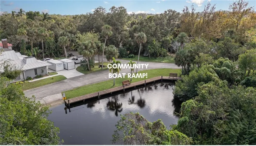 Community ramp with access to river!