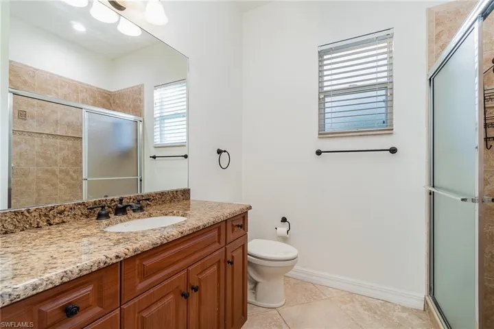Hall Bath between 2 bedrooms