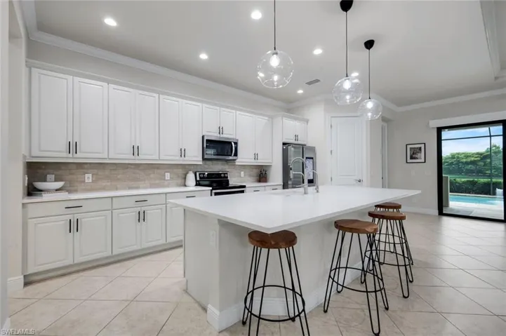 Spacious Kitchen and Eat-in Bar