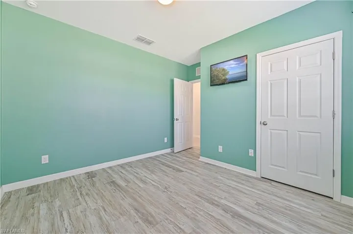 2nd (front) Bedroom