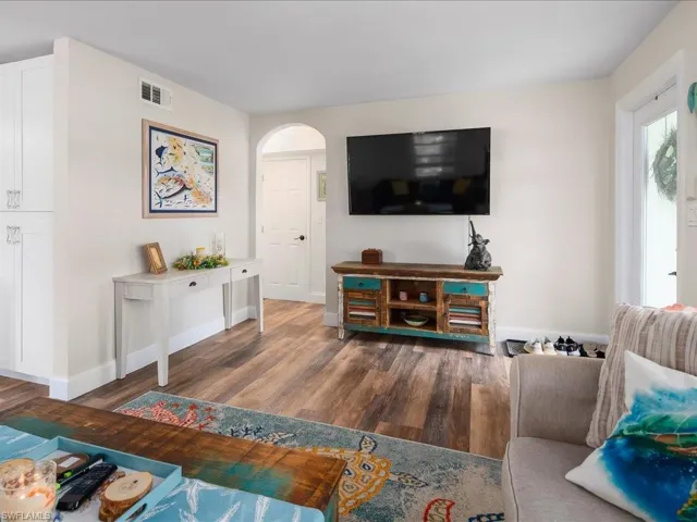 1140  9th N AVE, Naples, FL 34102