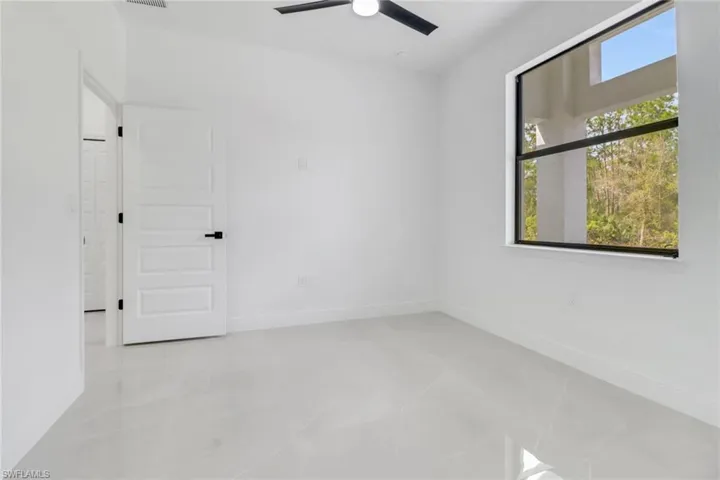 Guest bedroom with ceiling fan