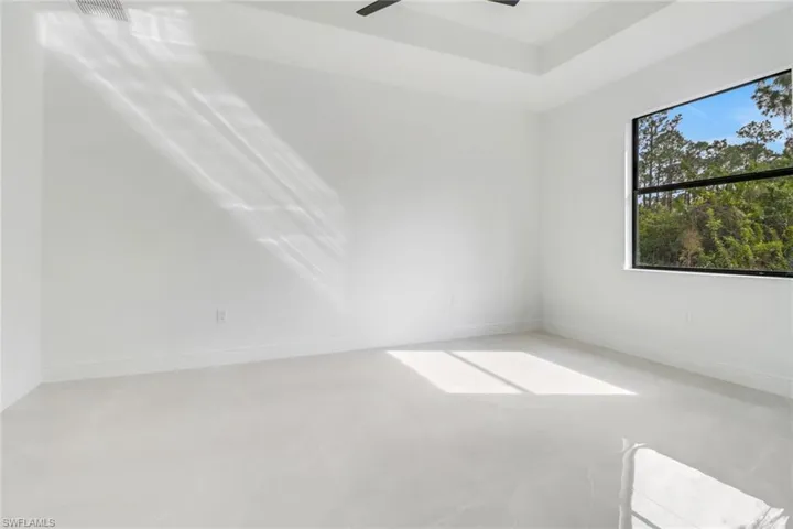 Main suite featuring ceiling fan