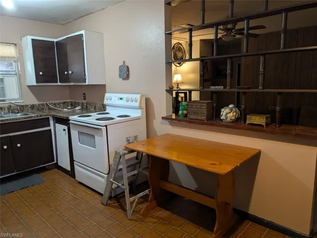 376  Kingston E DR, Fort Myers, FL 33905
