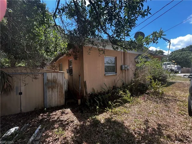 376  Kingston E DR, Fort Myers, FL 33905