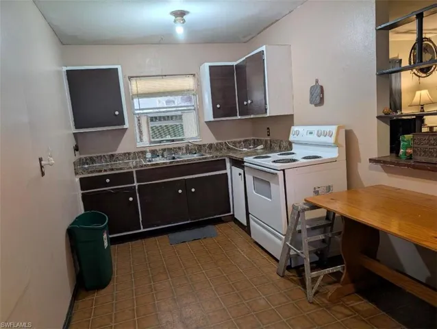 376  Kingston E DR, Fort Myers, FL 33905