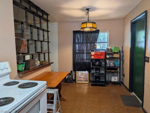 376  Kingston E DR, Fort Myers, FL 33905