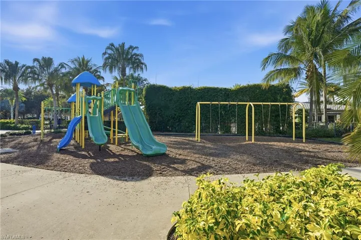 2662  Scarlet  WAY, Naples, FL 34120