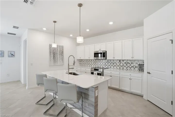 2662  Scarlet  WAY, Naples, FL 34120