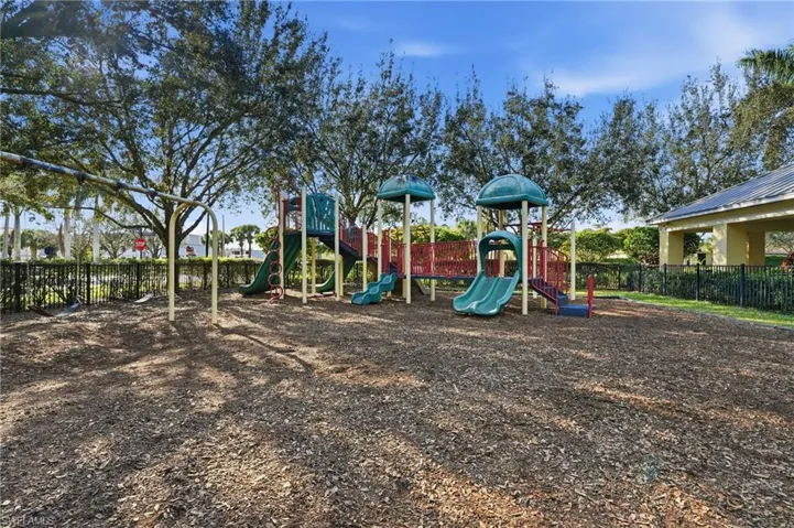 2662  Scarlet  WAY, Naples, FL 34120