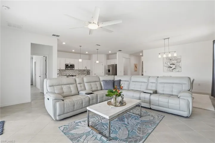 2662  Scarlet  WAY, Naples, FL 34120