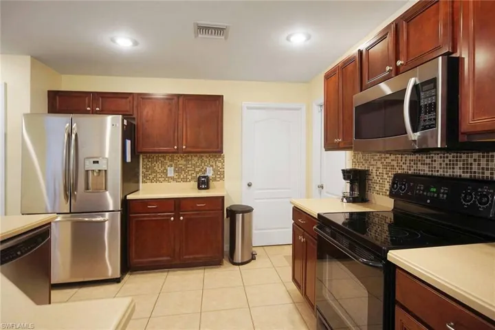 1916 Nw 13th Pl, Cape Coral, Florida 33993