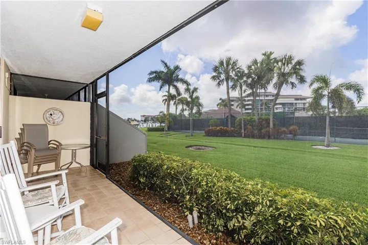 Roomy screened patio