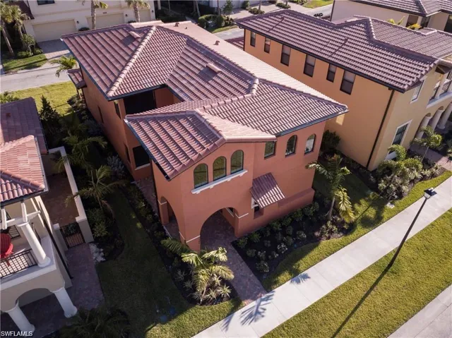 Birds eye view of property