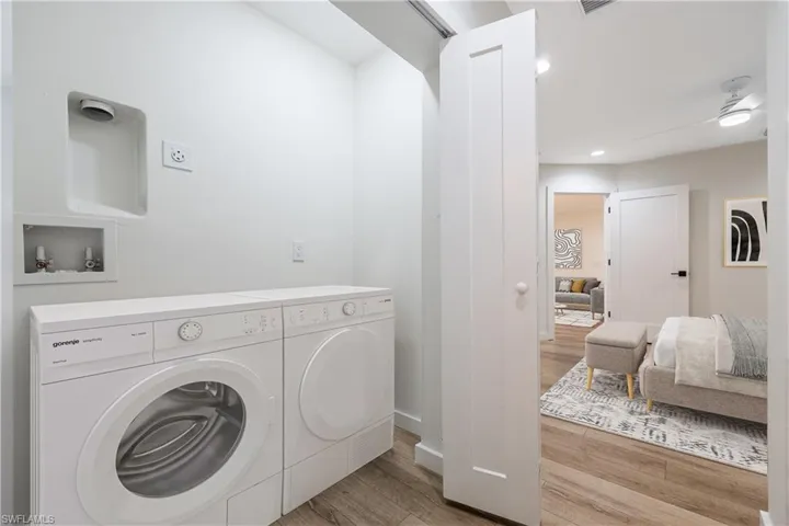 Laundry area with light wood-style flooring, a ceiling fan, washer hookup, and recessed lighting