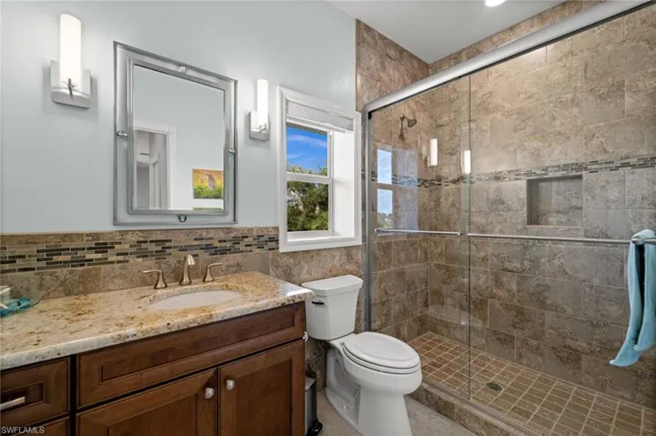 Guest Bath - Upper Level