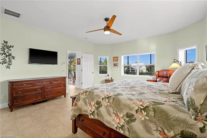 Primary Suite - Upper Level