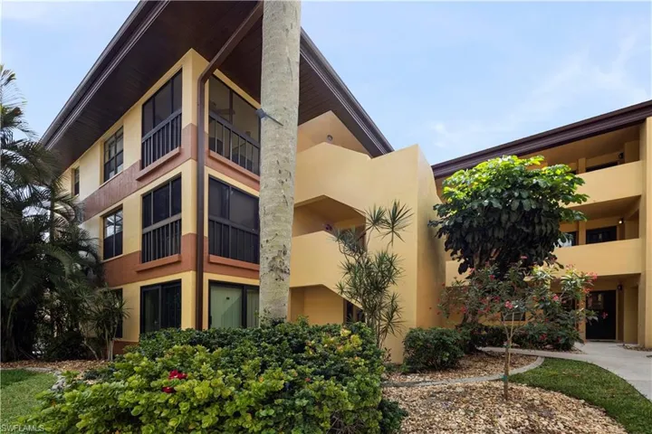 View of apartment building / complex