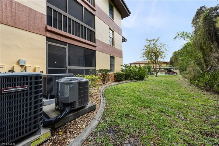 View of grassy yard