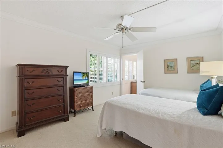 Guest bedroom.