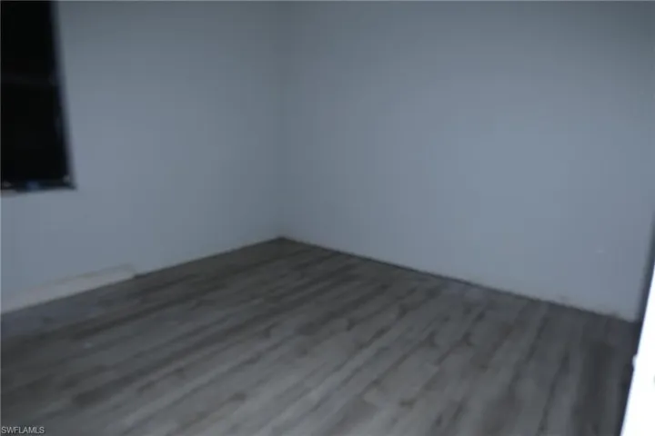 Image quality insufficient for description