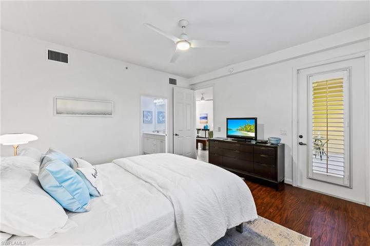 Sizable primary suite with a queen bed complemented by a large walk in closet.