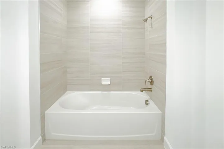 Full bath with shower / washtub combination