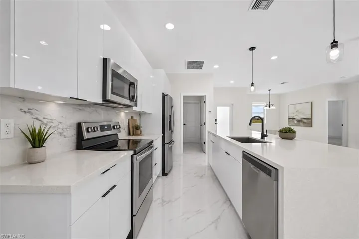 103 Diplomat Pkwy E, Cape Coral, Florida 33909