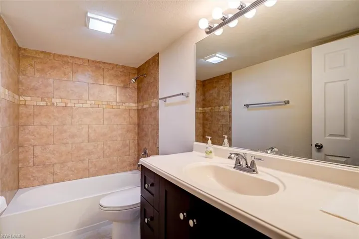 2526 SE 16th  PL, Cape Coral, FL 33904
