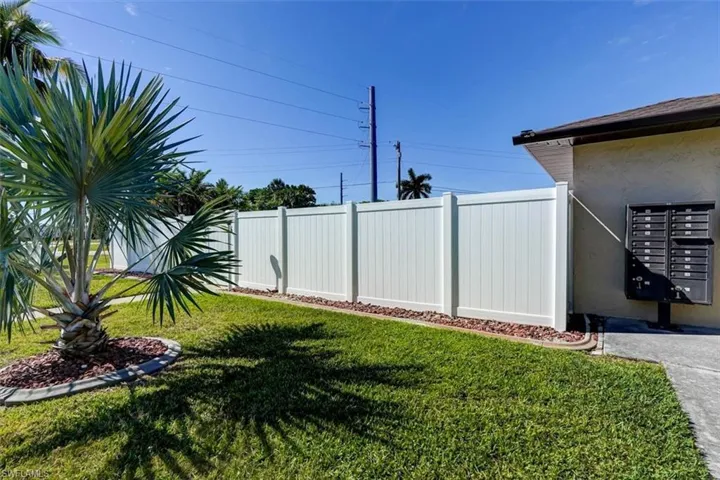 2526 SE 16th  PL, Cape Coral, FL 33904