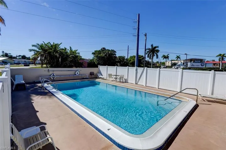 2526 SE 16th  PL, Cape Coral, FL 33904